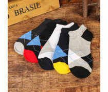 今夏必buy！潮流襪子新風尚，穿出你的個性態度